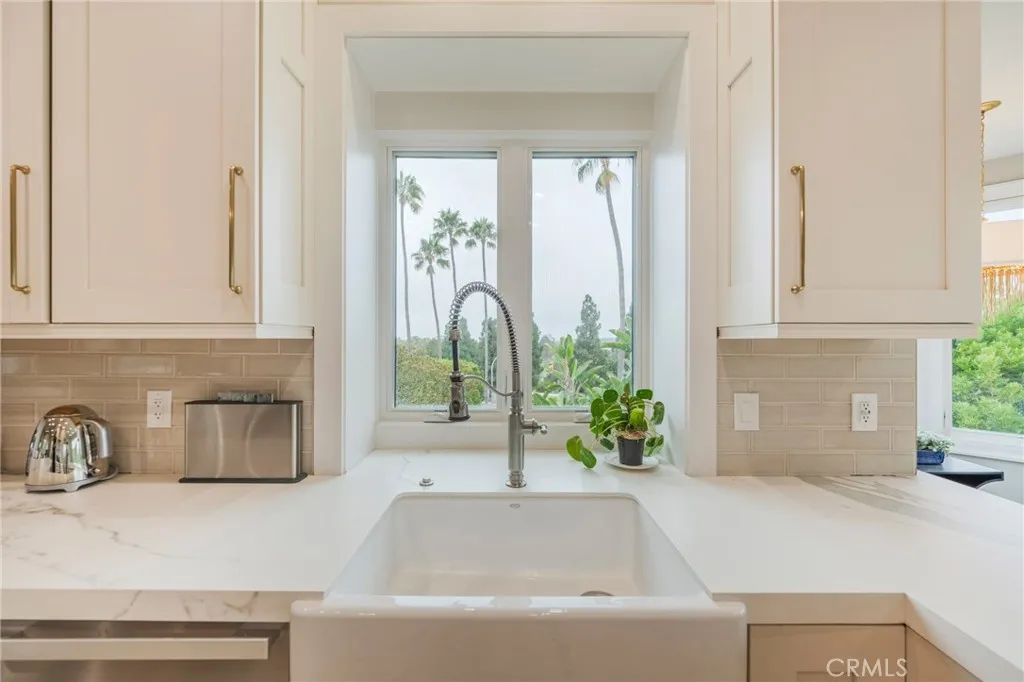 106 Ocean Vista, Newport Beach, California 92660 home-pic-16