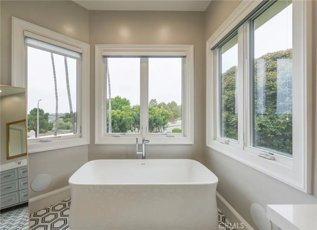 106 Ocean Vista, Newport Beach, California 92660 home-pic-25