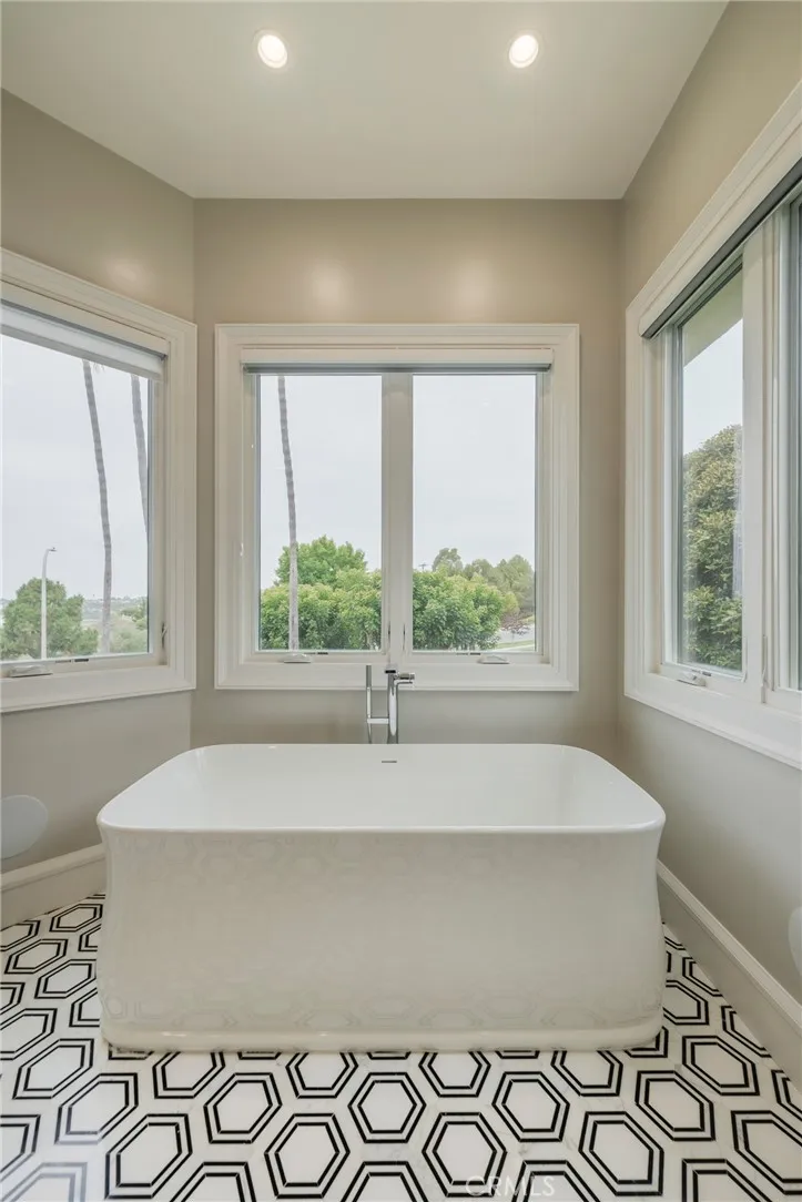 106 Ocean Vista, Newport Beach, California 92660 home-pic-26