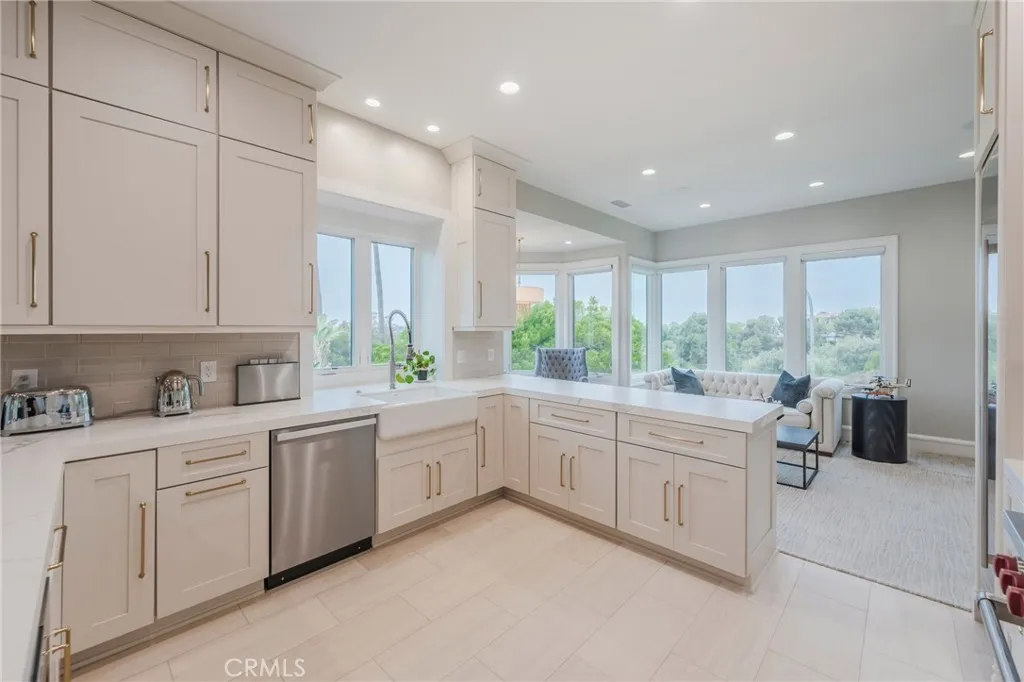 106 Ocean Vista, Newport Beach, California 92660 home-pic-8