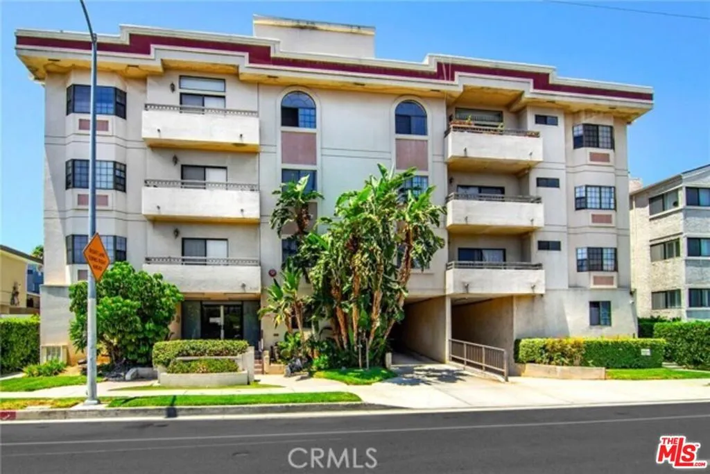5319 Lindley Avenue 303, Tarzana, California 91356, 3 Bedrooms Bedrooms, ,3 BathroomsBathrooms,Residential Lease,For Rent,Lindley,25573783