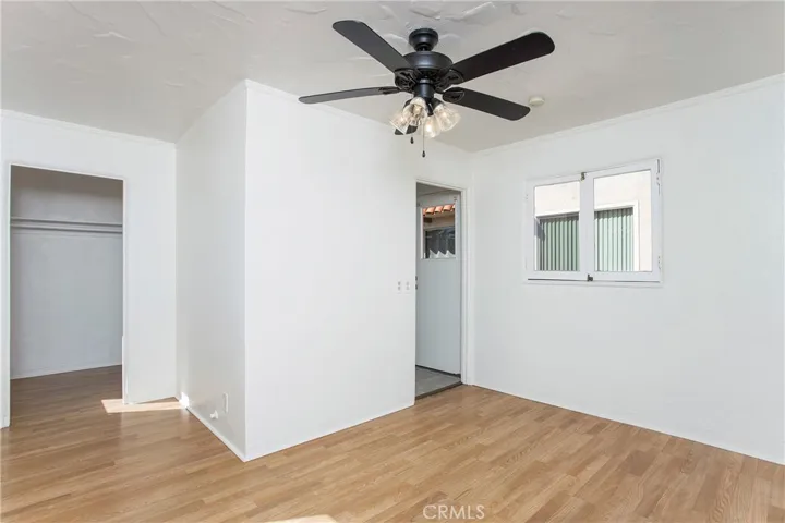 The upstairs studio is very charming with separate side-entry and full bath.