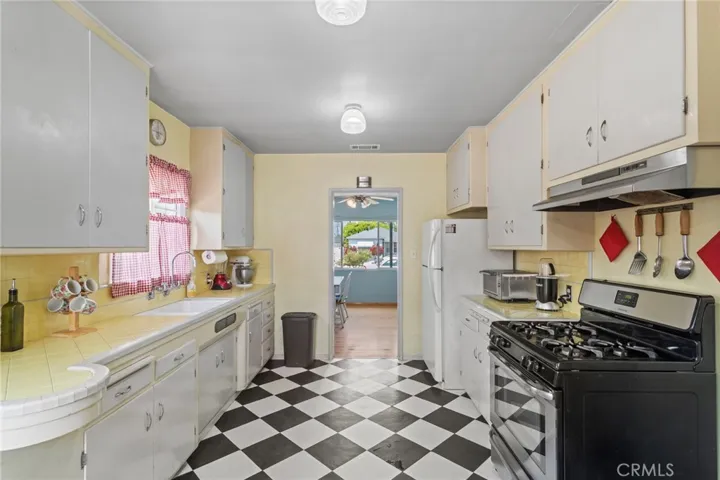 7508 Brookmill Road, Downey, California 90241