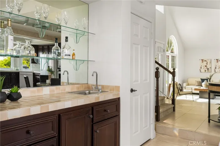 Stylish Built-In Wet Bar—Perfect for Entertaining in Style