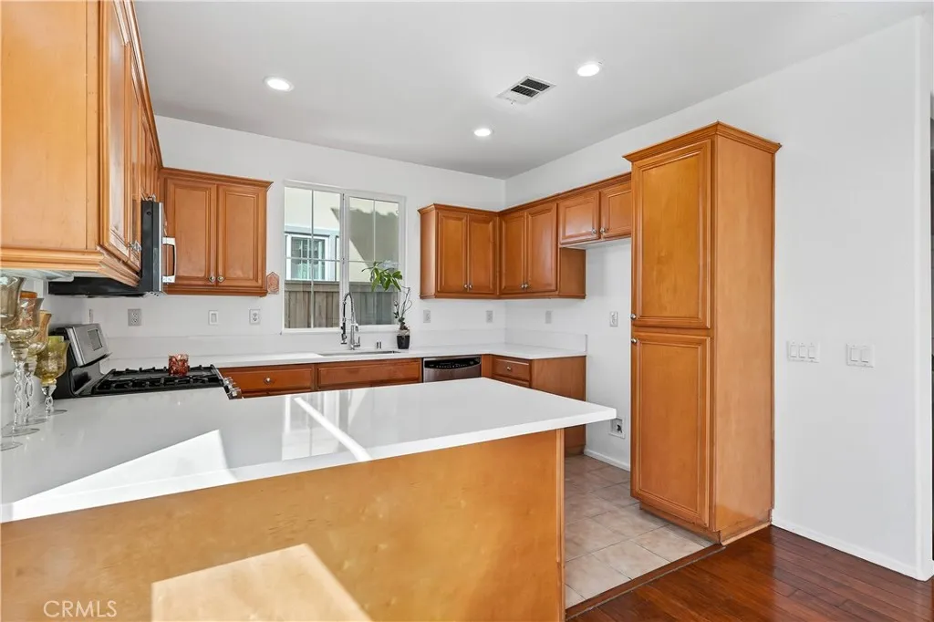 229 E 220th Street, Carson, California 90745 home-pic-24