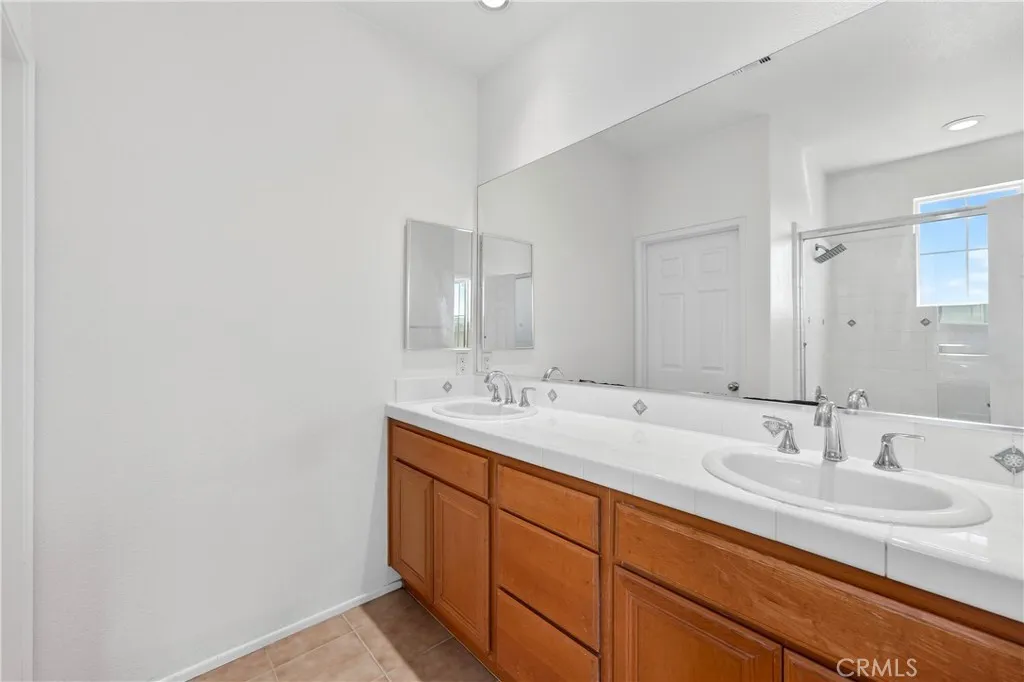 229 E 220th Street, Carson, California 90745 home-pic-14