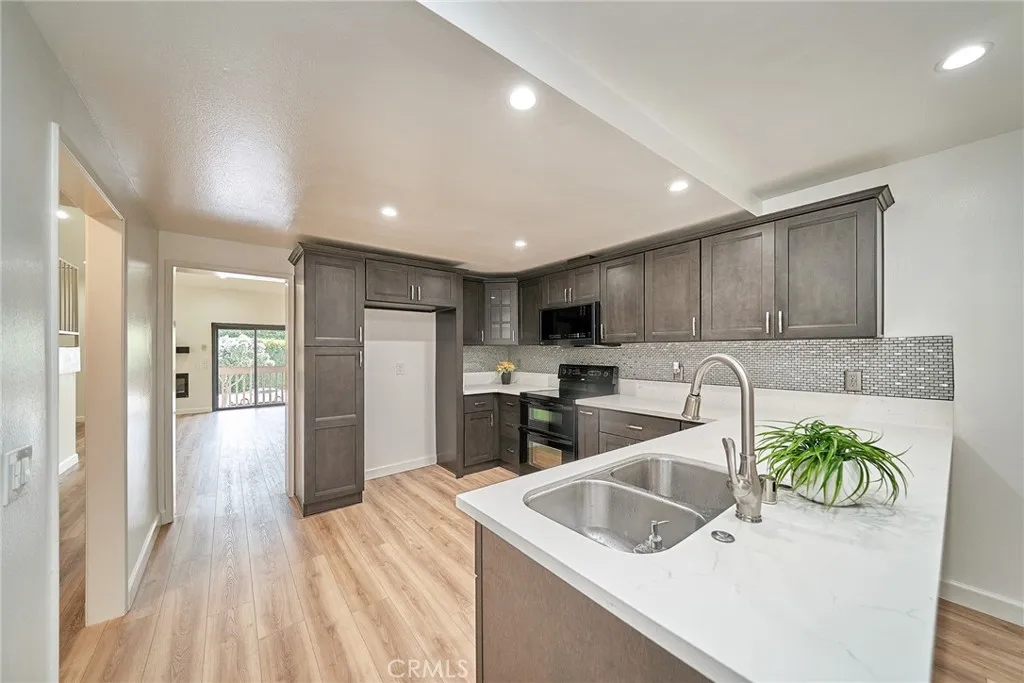 57 Seaview Drive S, Rolling Hills Estates, California 90274, 3 Bedrooms Bedrooms, ,3 BathroomsBathrooms,Residential,For Sale,Seaview,SB25176905
