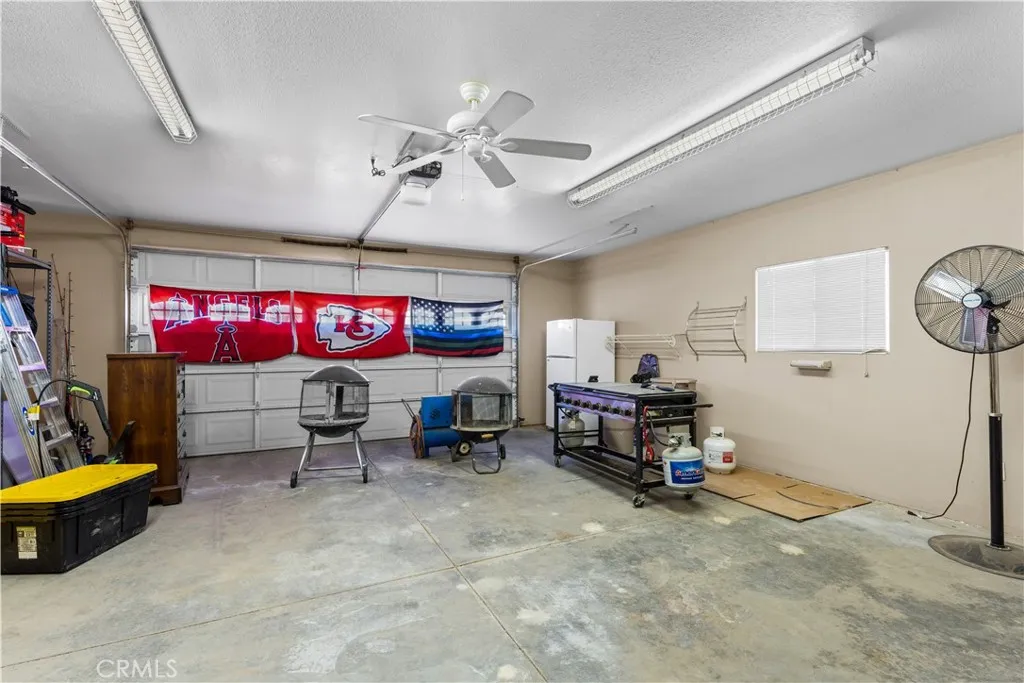 2-car garage - plenty of room to store the toys 2-car garage - plenty of room to store the toys