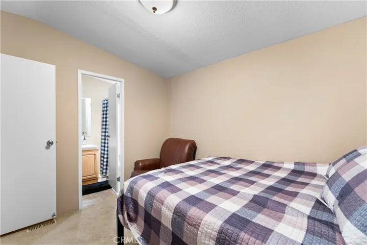 Master w/ensuite bath