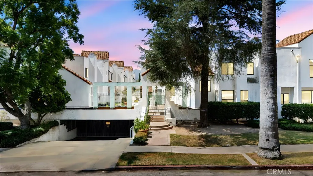 1340 Glenwood Road 28, Glendale, California 91201, 2 Bedrooms Bedrooms, ,2 BathroomsBathrooms,Residential,For Sale,Glenwood,WS25175164