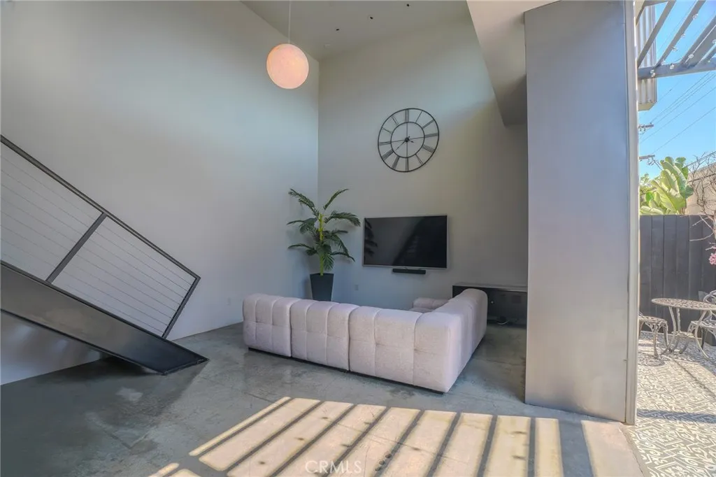 1011 N Orange Grove Avenue 5, West Hollywood, California 90046 home-pic-6