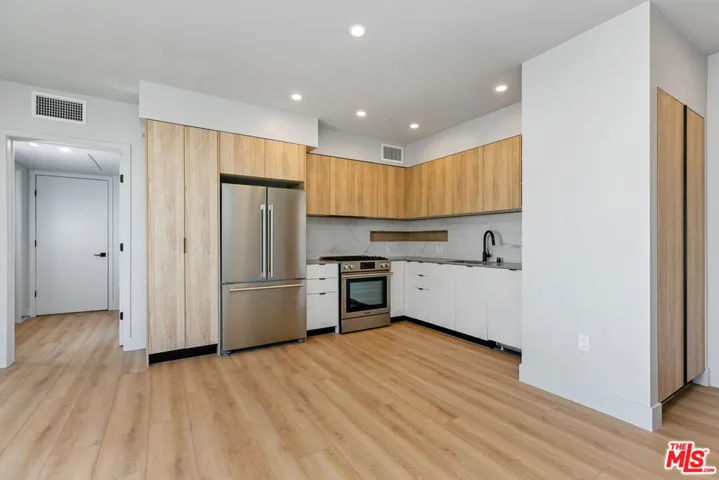 12431 Rochester Avenue 407, Los Angeles, California 90025