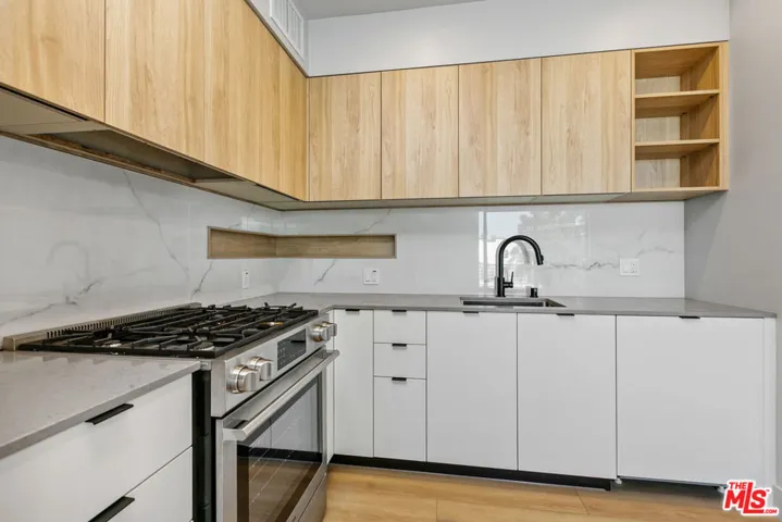 12431 Rochester Avenue 407, Los Angeles, California 90025