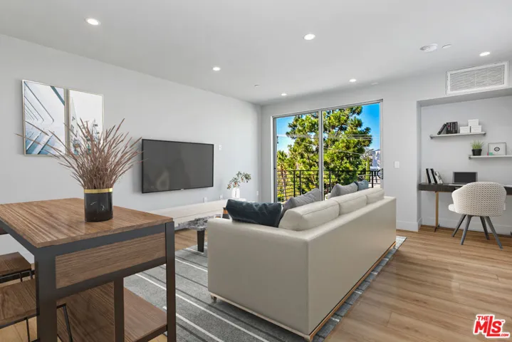 12431 Rochester Avenue 407, Los Angeles, California 90025
