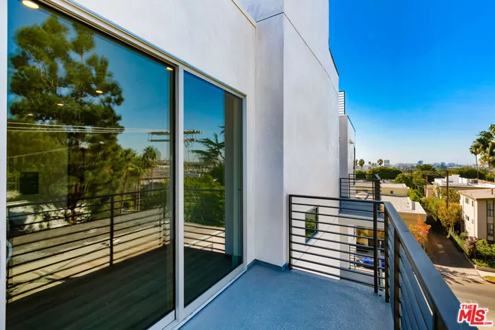 12431 Rochester Avenue 407, Los Angeles, California 90025