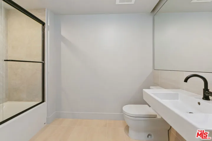 12431 Rochester Avenue 407, Los Angeles, California 90025