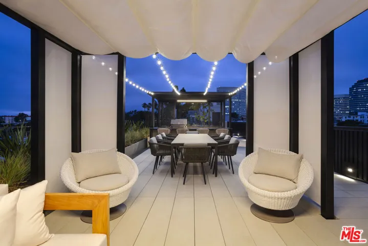 12431 Rochester Avenue 407, Los Angeles, California 90025