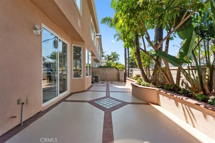 Beautiful newly painted concrete patio