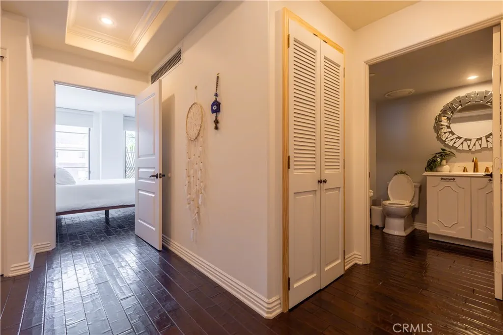 10795 Wilshire Boulevard 402, Los Angeles, California 90024 home-pic-18