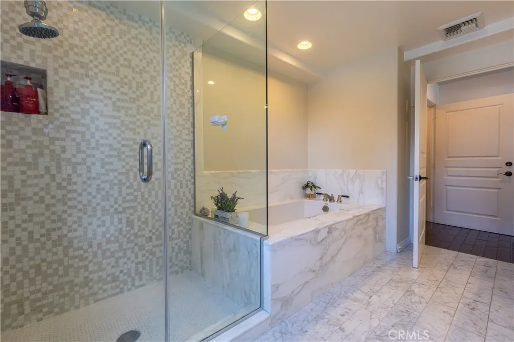 10795 Wilshire Boulevard 402, Los Angeles, California 90024 home-pic-16