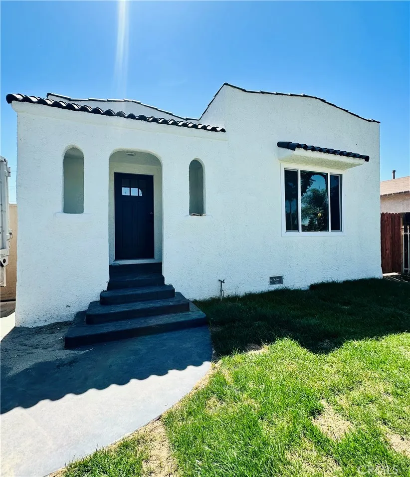 1242 E 87th Place, Los Angeles, California 90002 home-pic-1
