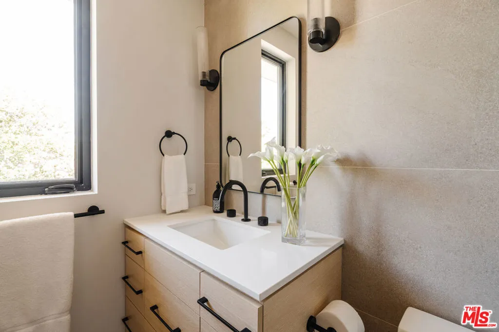 819 N Ogden Drive, Los Angeles, California 90046 home-pic-36