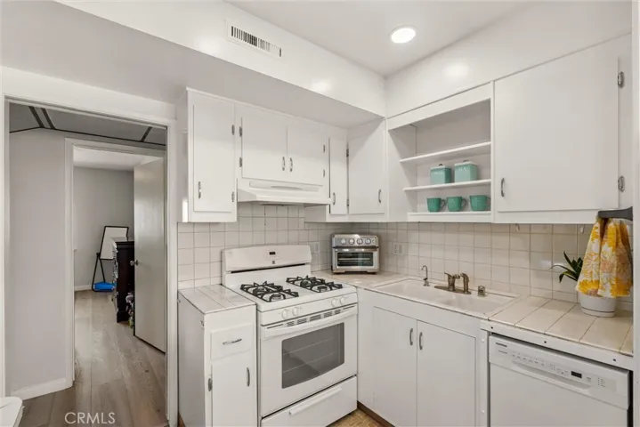 2121 Marshallfield Lane, Redondo Beach, California 90278