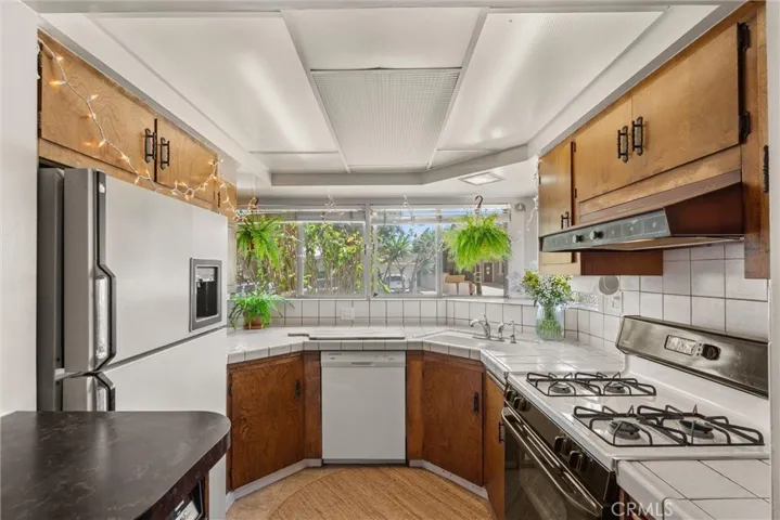 2121 Marshallfield Lane, Redondo Beach, California 90278