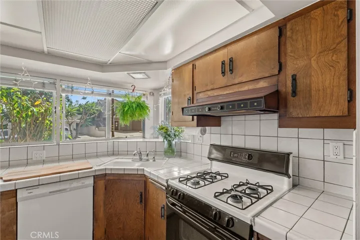 2121 Marshallfield Lane, Redondo Beach, California 90278