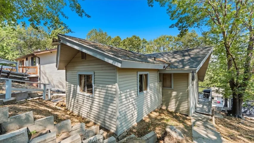 646 Arth Drive, Crestline, California 92325