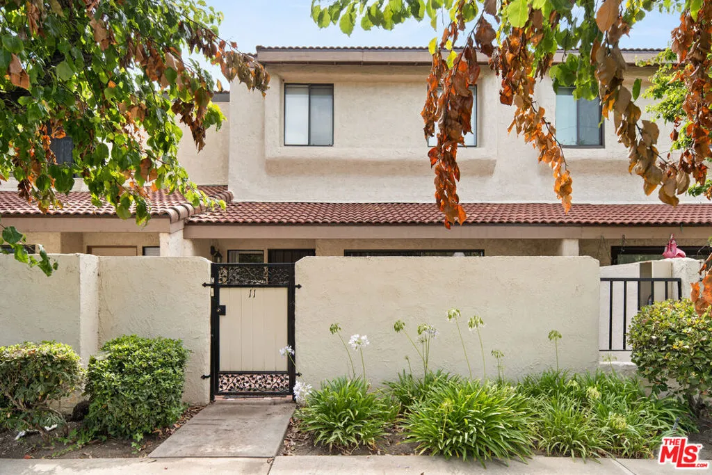 6021 Lindley Avenue 11, Tarzana, California 91356, 3 Bedrooms Bedrooms, ,3 BathroomsBathrooms,Residential Lease,For Rent,Lindley,25573807