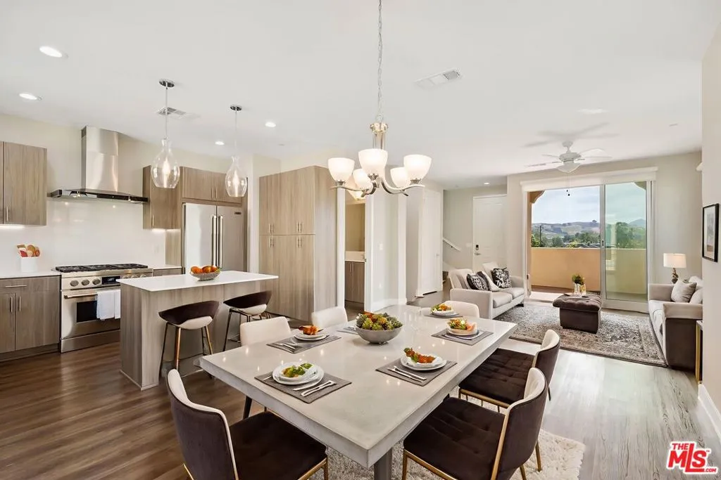 4417 Paxton Place, Calabasas, California 91302, 2 Bedrooms Bedrooms, ,3 BathroomsBathrooms,Residential Lease,For Rent,Paxton Place,25575033