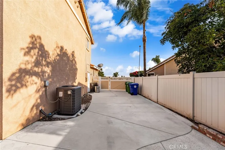 7633 Paseo Medio, Highland, California 92346