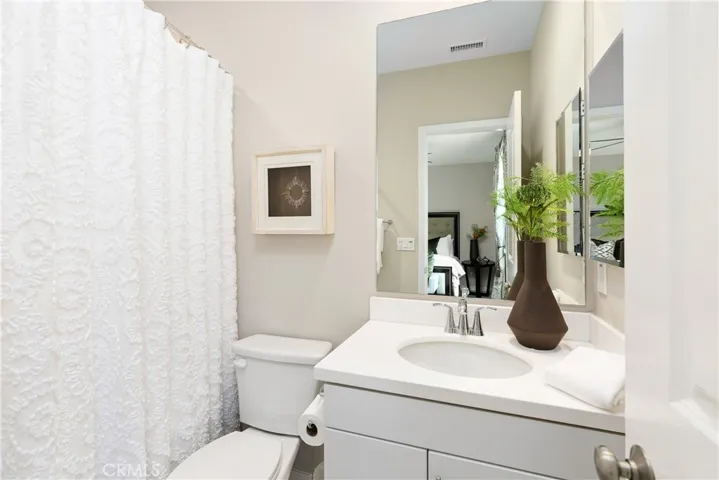 secondary bathroom upstairs