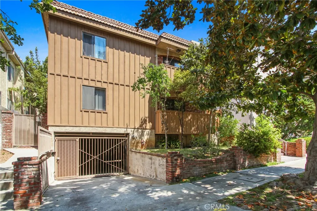 10687 Wilkins Avenue 1, Los Angeles, California 90024 home-pic-18