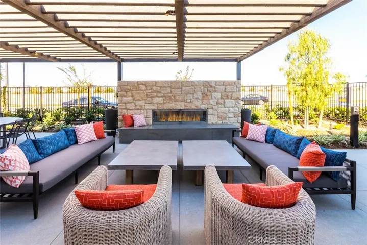 4152 S S. Limecrest Paseo 16, Ontario, California 91761