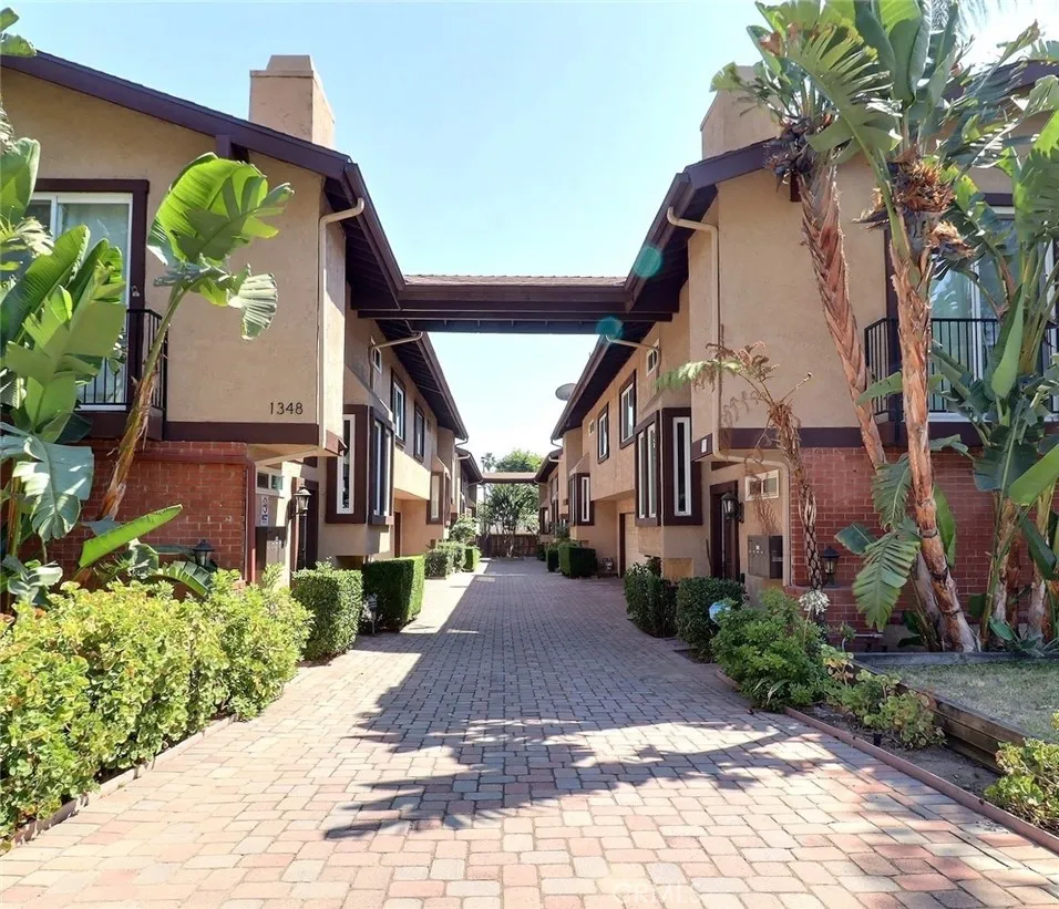 1348 E Orange Grove Boulevard 4, Pasadena, California 91104, 2 Bedrooms Bedrooms, ,2 BathroomsBathrooms,Residential,For Sale,Orange Grove,WS25149362