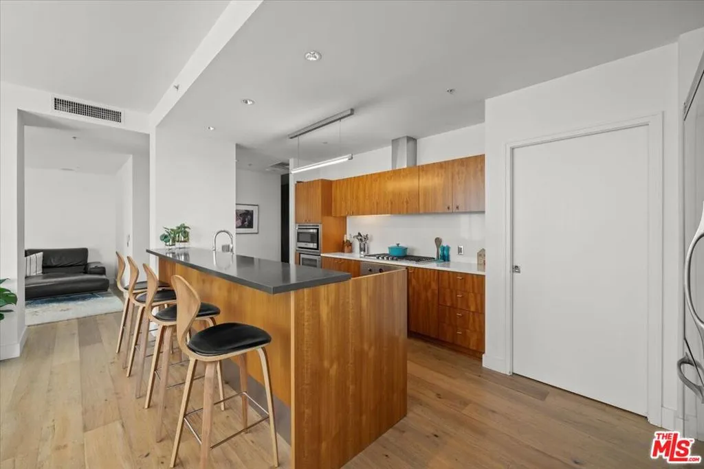 1155 S Grand Avenue 2202, Los Angeles, California 90015 home-pic-8