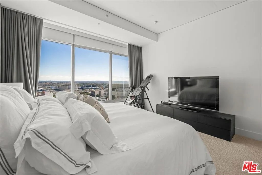 1155 S Grand Avenue 2202, Los Angeles, California 90015 home-pic-20