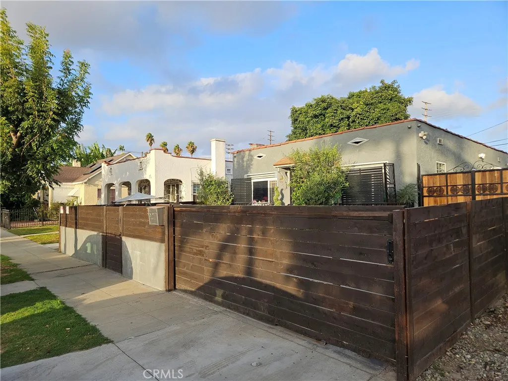 5820 Cimarron Street, Los Angeles, California 90047 home-pic-24