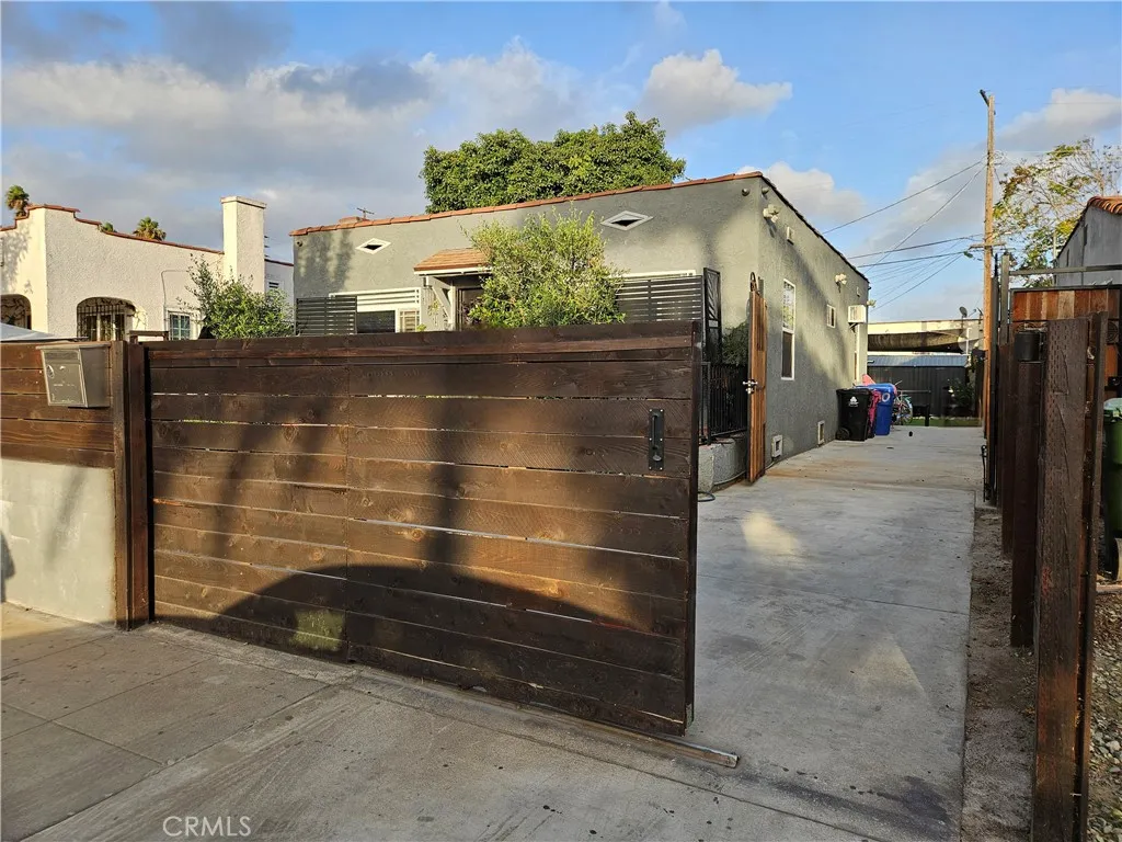 5820 Cimarron Street, Los Angeles, California 90047 home-pic-26