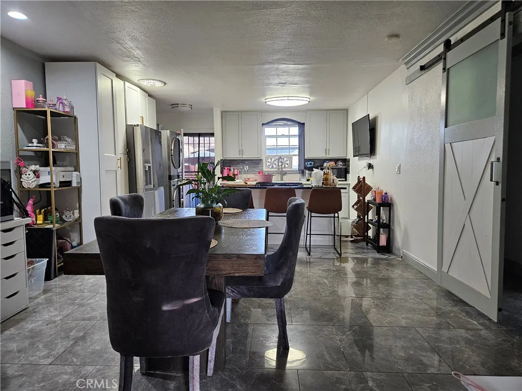 5820 Cimarron Street, Los Angeles, California 90047 home-pic-4