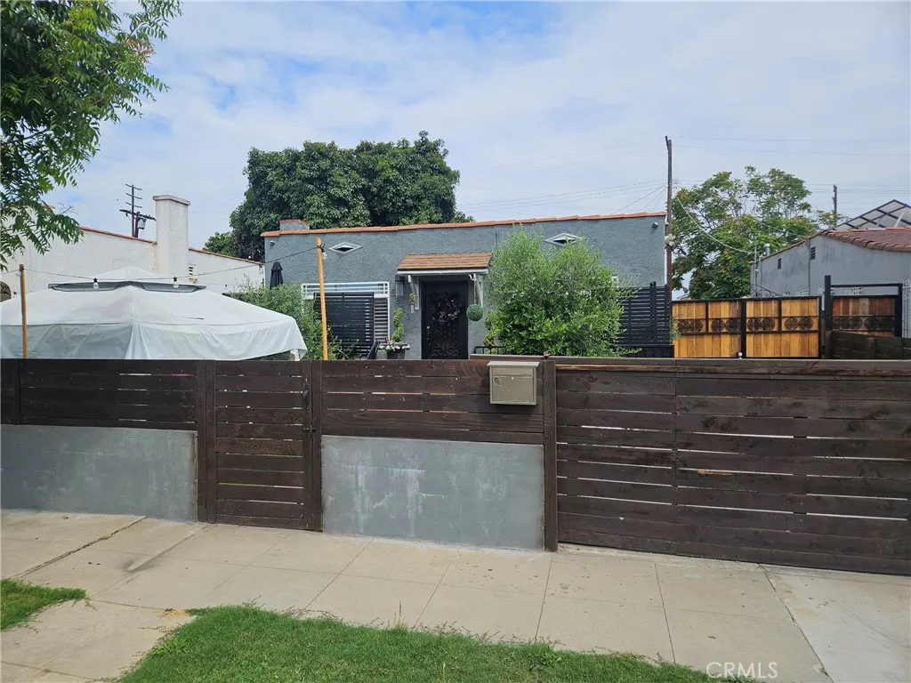 5820 Cimarron Street, Los Angeles, California 90047 home-pic-0