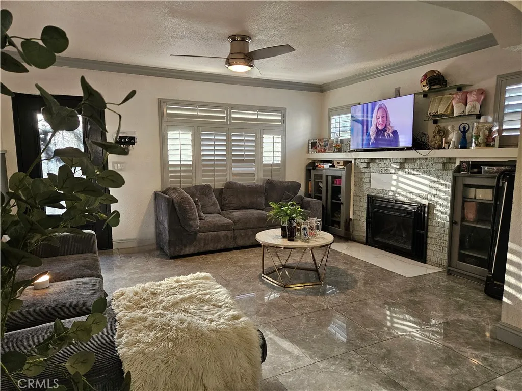5820 Cimarron Street, Los Angeles, California 90047 home-pic-9