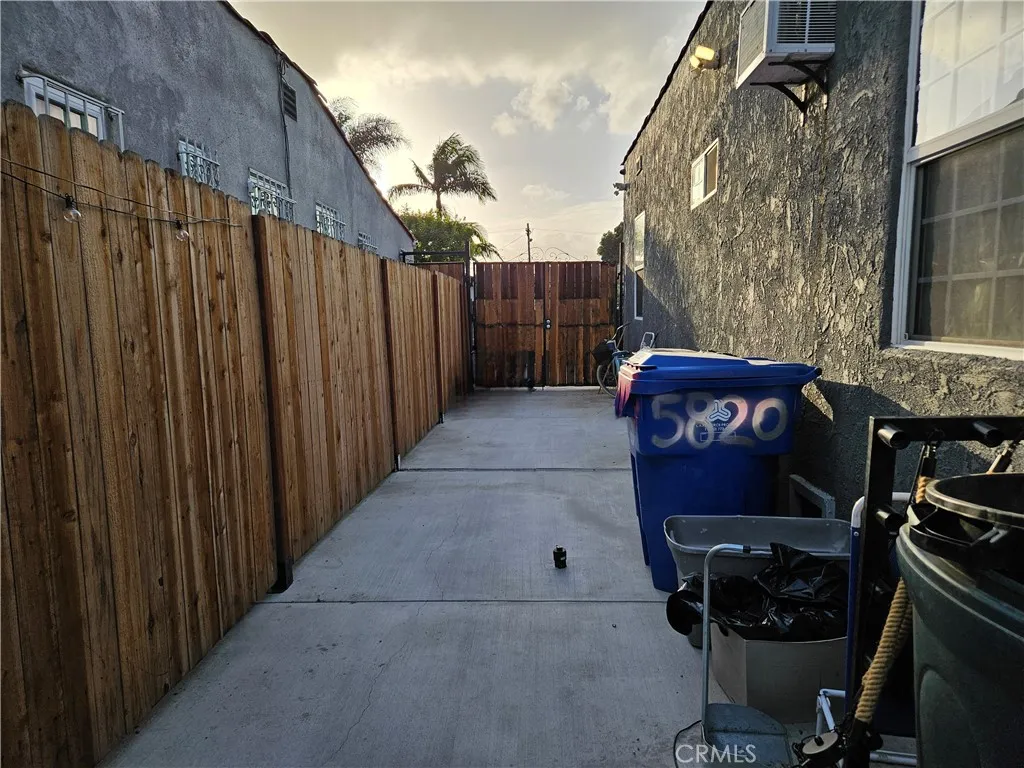 5820 Cimarron Street, Los Angeles, California 90047 home-pic-33