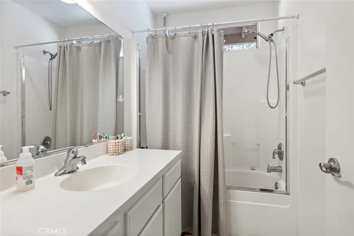 2nd floor bathroom