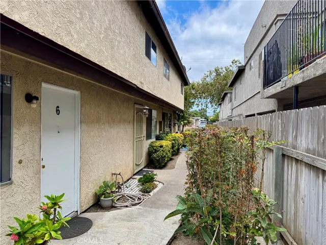 810 S Flower Street, Santa Ana, California 92703