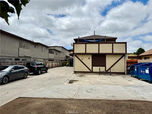 810 S Flower Street, Santa Ana, California 92703