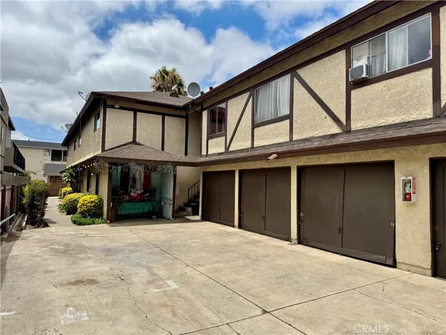 810 S Flower Street, Santa Ana, California 92703