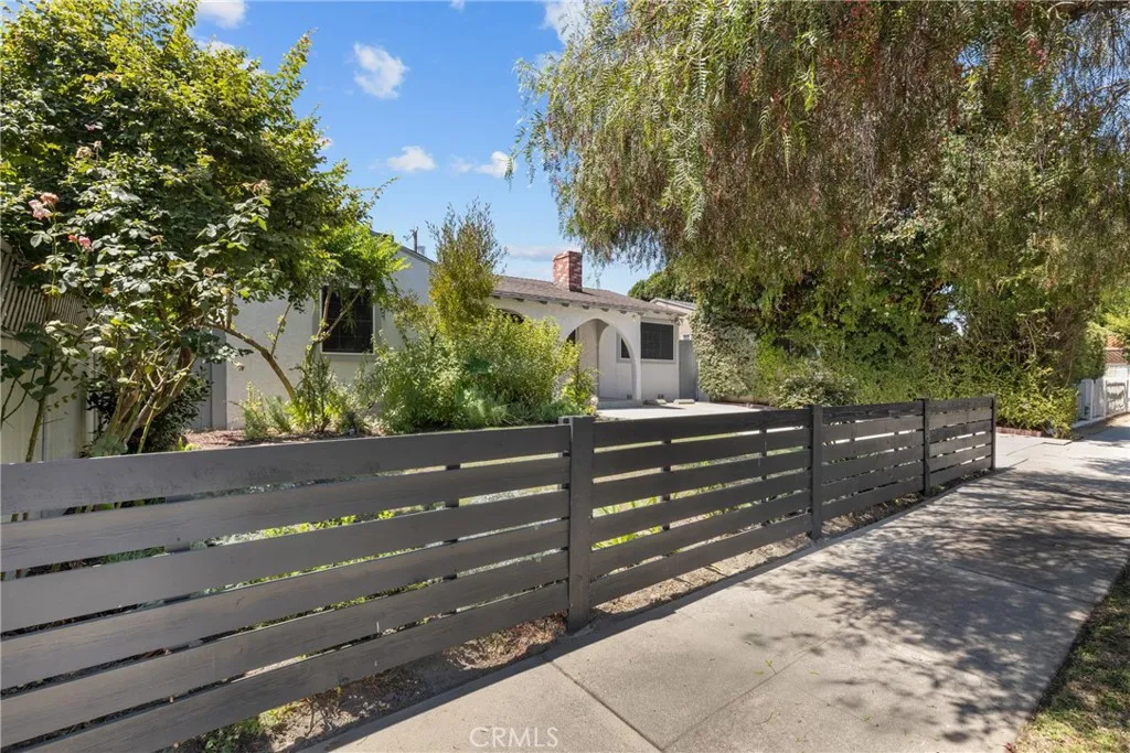 5835 Denny Avenue, North Hollywood, California 91601 home-pic-3